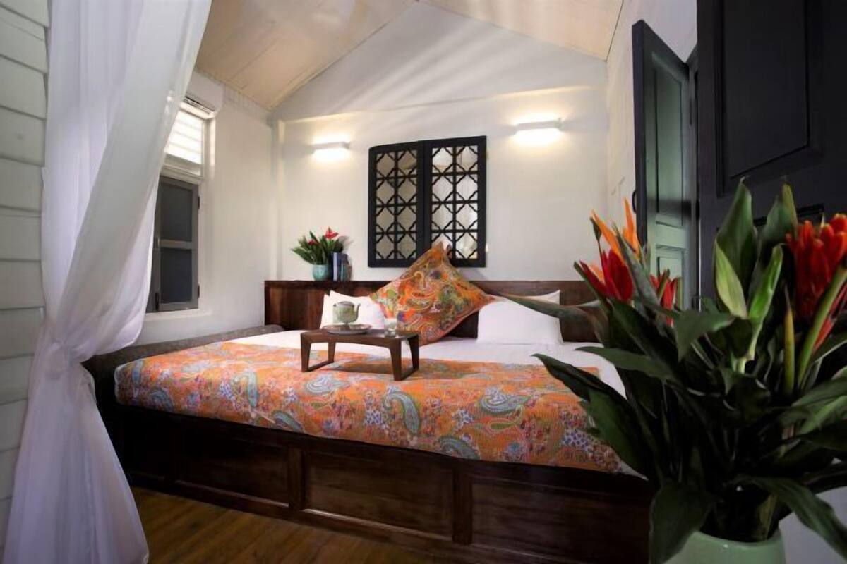 In-room safe, desk, iron/ironing board (on request), WiFi (free)