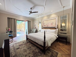 Palace Room with Private Plunge Pool | 高档床上用品、迷你吧、客房内保险箱、办公桌