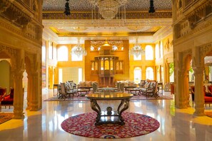 Lobby sitting area - Fort Rajwada (Jaisalmer)