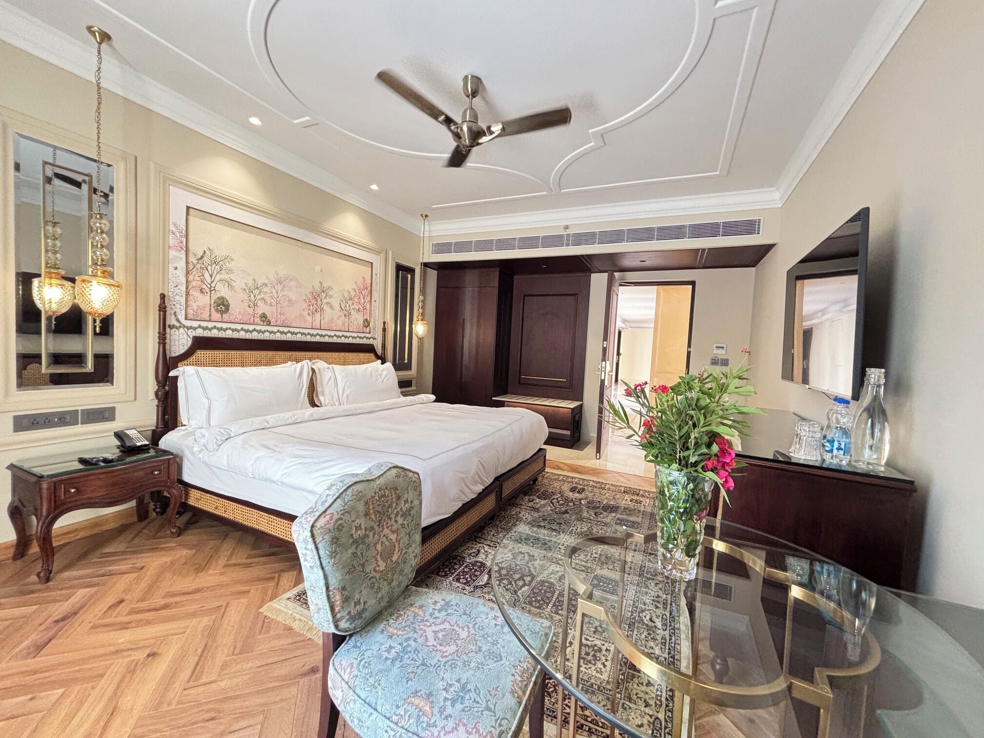 Hochwertige Bettwaren, Minibar, Zimmersafe, Schreibtisch