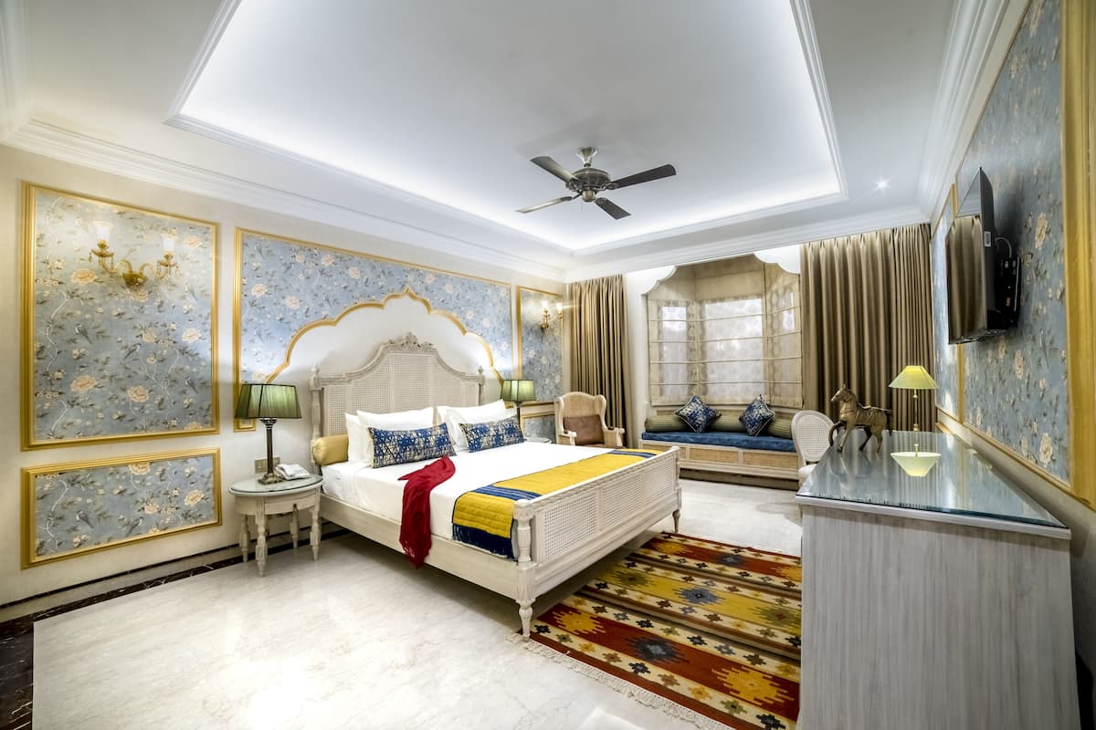 Royal Palace Room | 1 bedroom, premium bedding, minibar, in-room safe