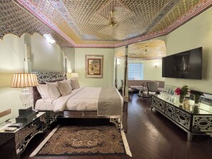 Sheesh Mahal Suite | Sängtillbehör av högsta kvalitet och minibar