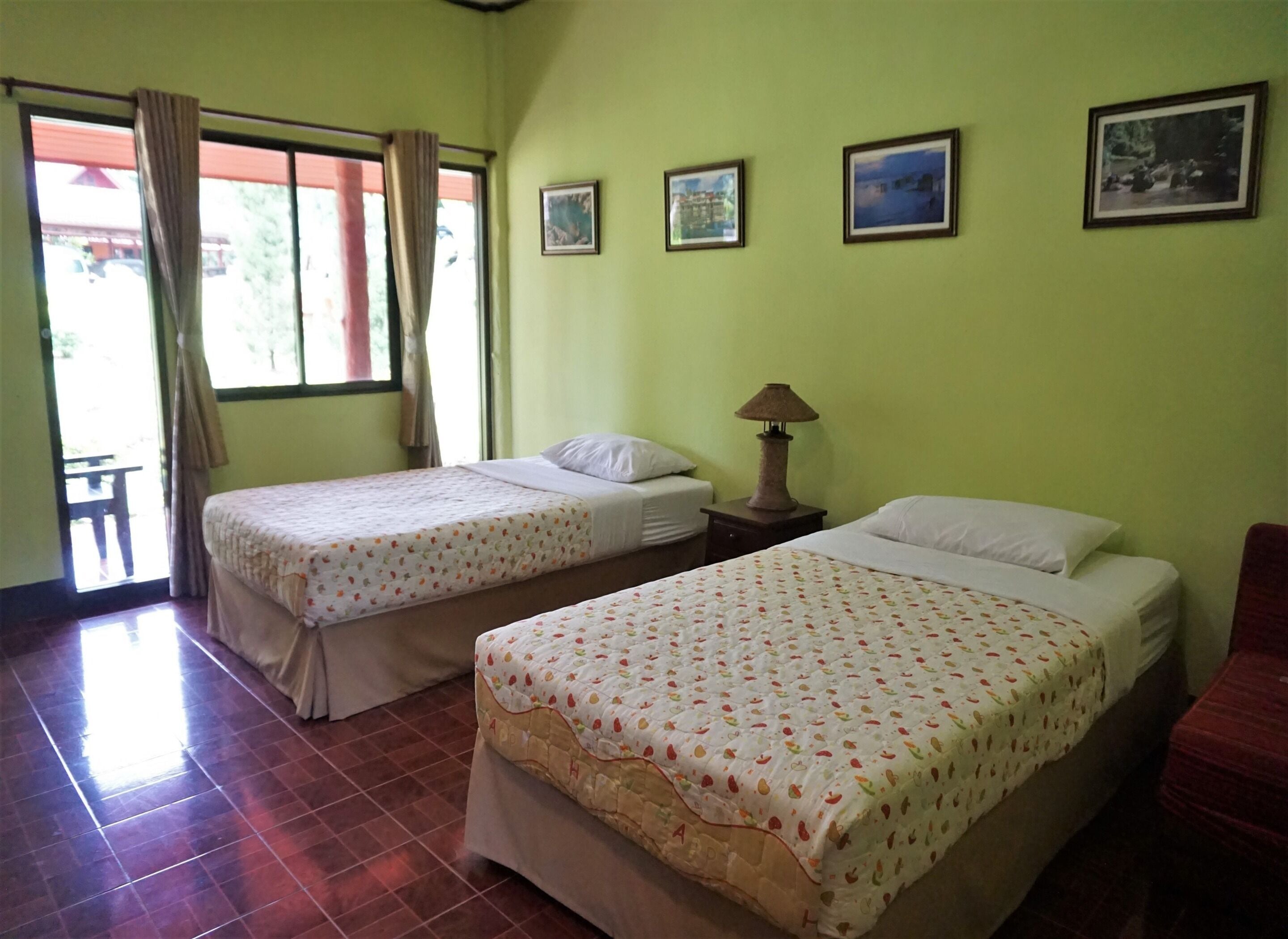 Standardværelse med 2 enkeltsenge - udsigt til have | Arbejdsområde til bærbare computere, gratis Wi-Fi