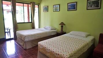 Standard-herbergi - útsýni yfir garð | Vinnuaðstaða fyrir fartölvur, ókeypis þráðlaus nettenging