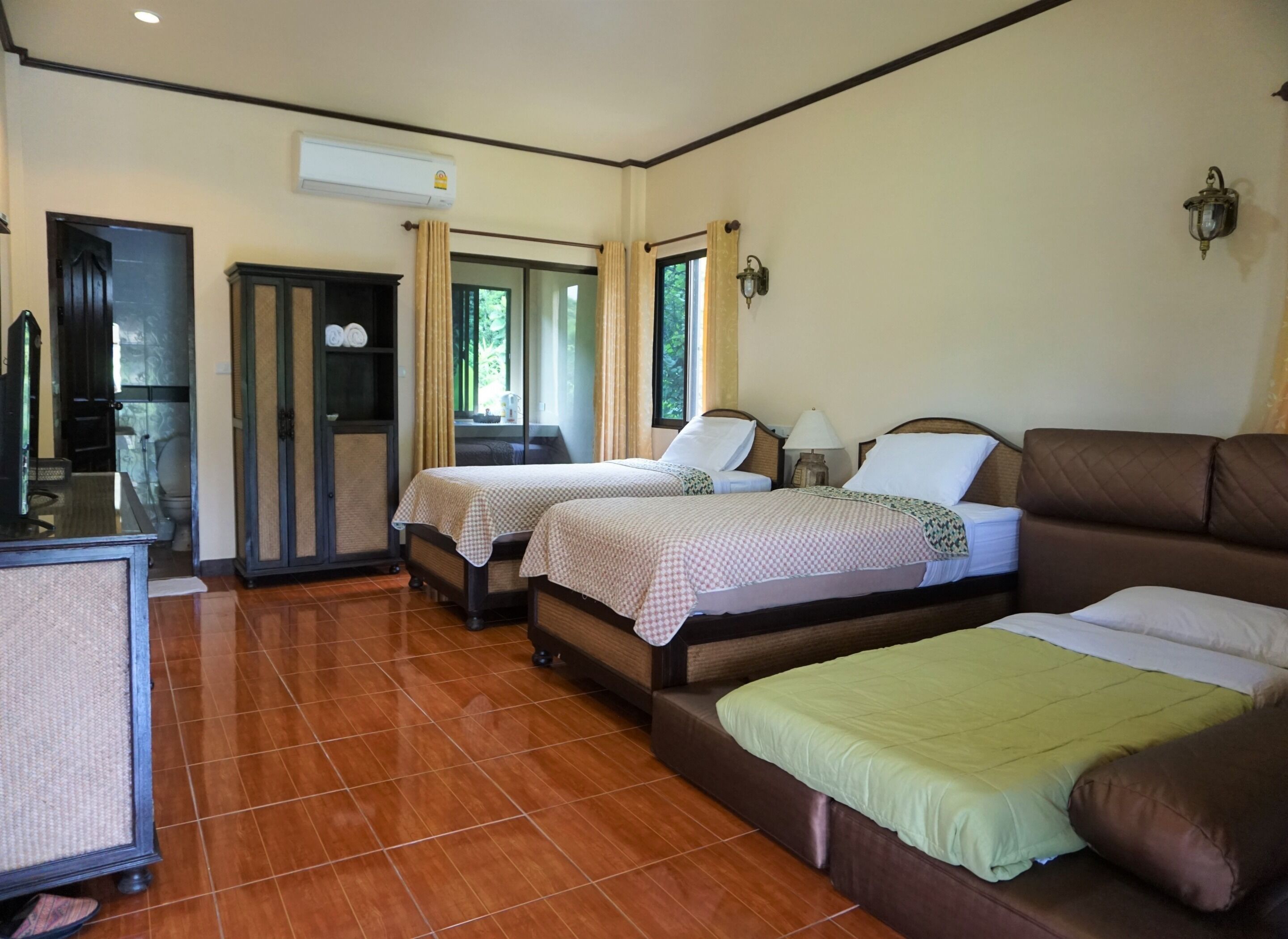 Standard Twin Room, Mountain View | Laptop workspace, free WiFi