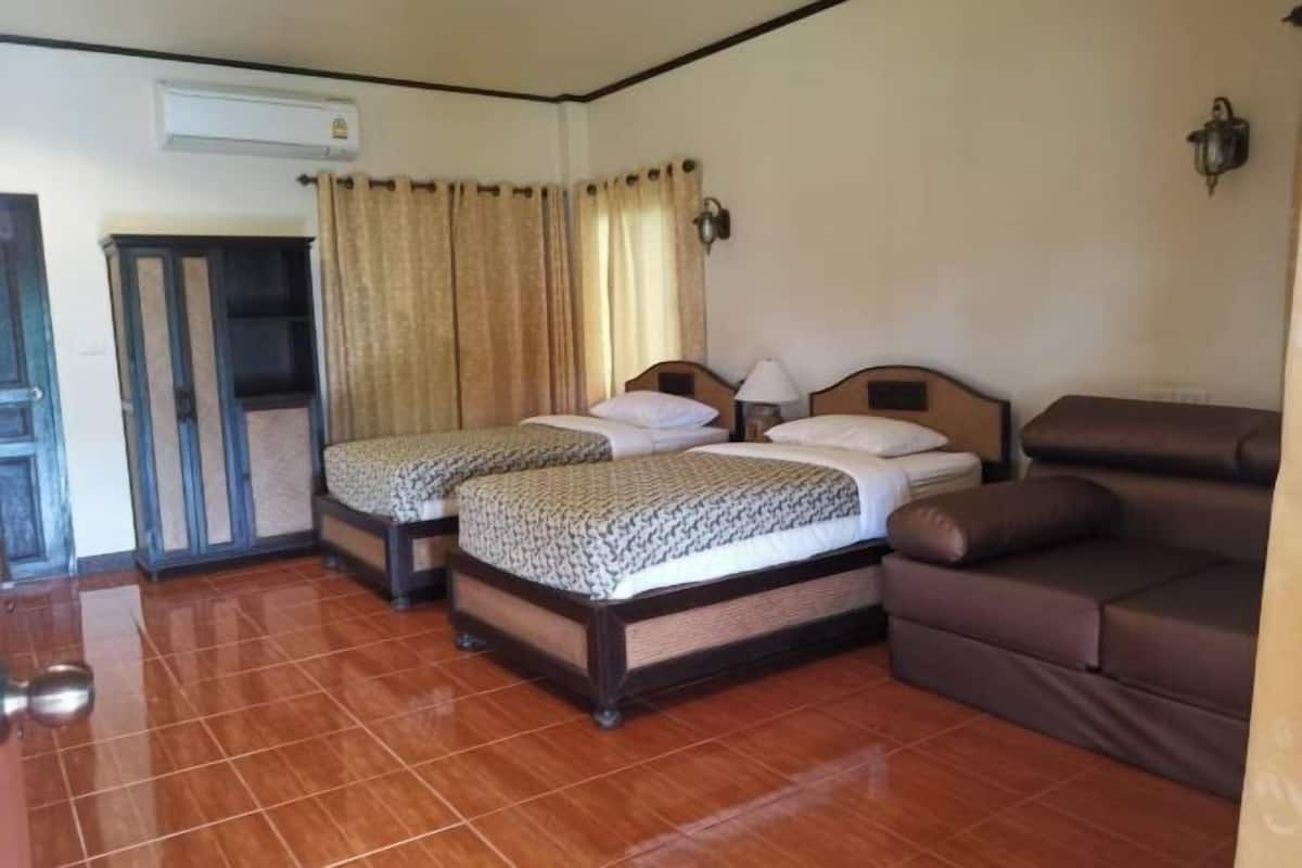 Espacio para trabajar con laptop y wifi gratis