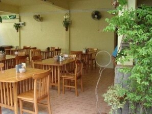 Outdoor dining - Sabai Mansion Pool Spa (Krabi)