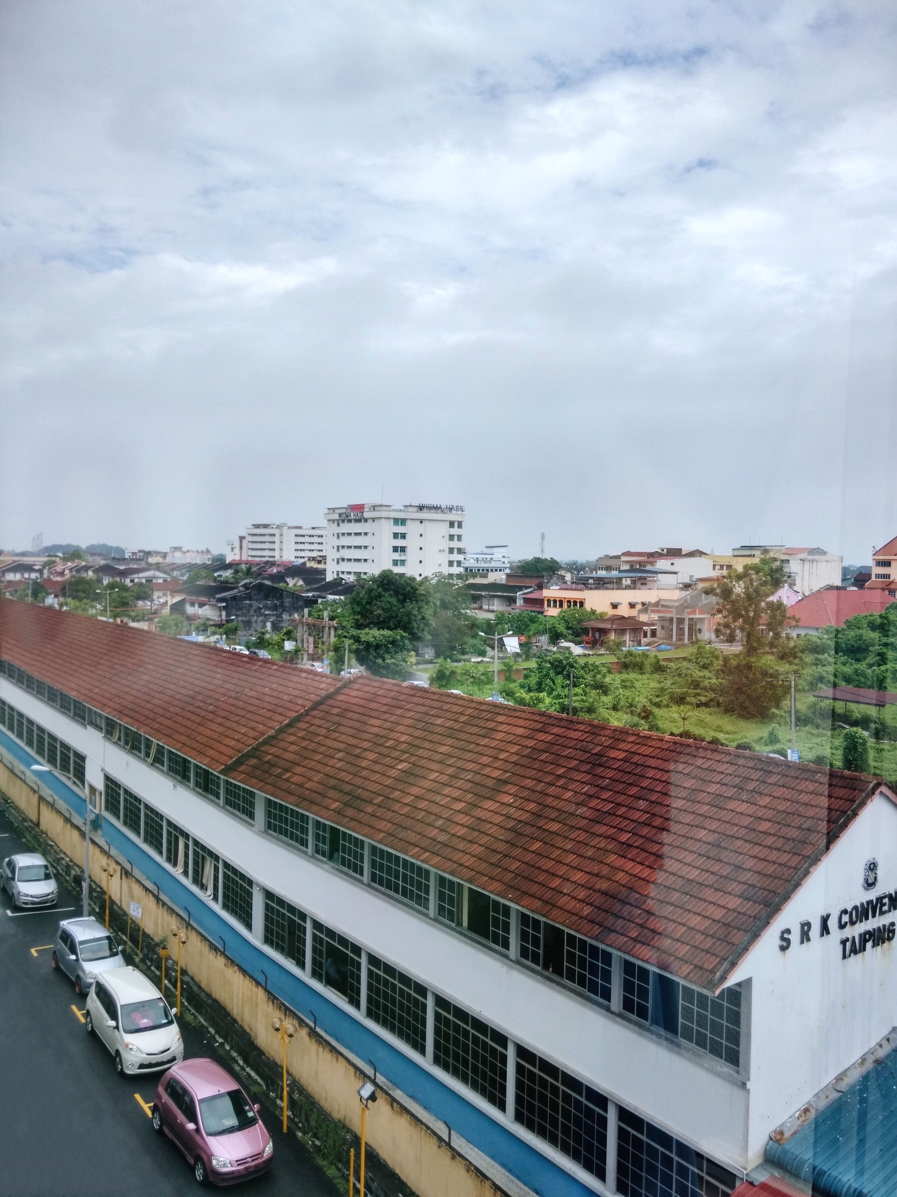 A building with a sign reading "SRK CONVENT TAIPING".