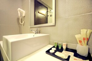 A bathroom with a sink, mirror, and toiletries. - Celyn City Hotel (Kota Kinabalu)