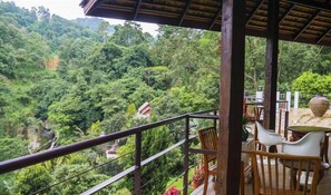 Tempat makan outdoor