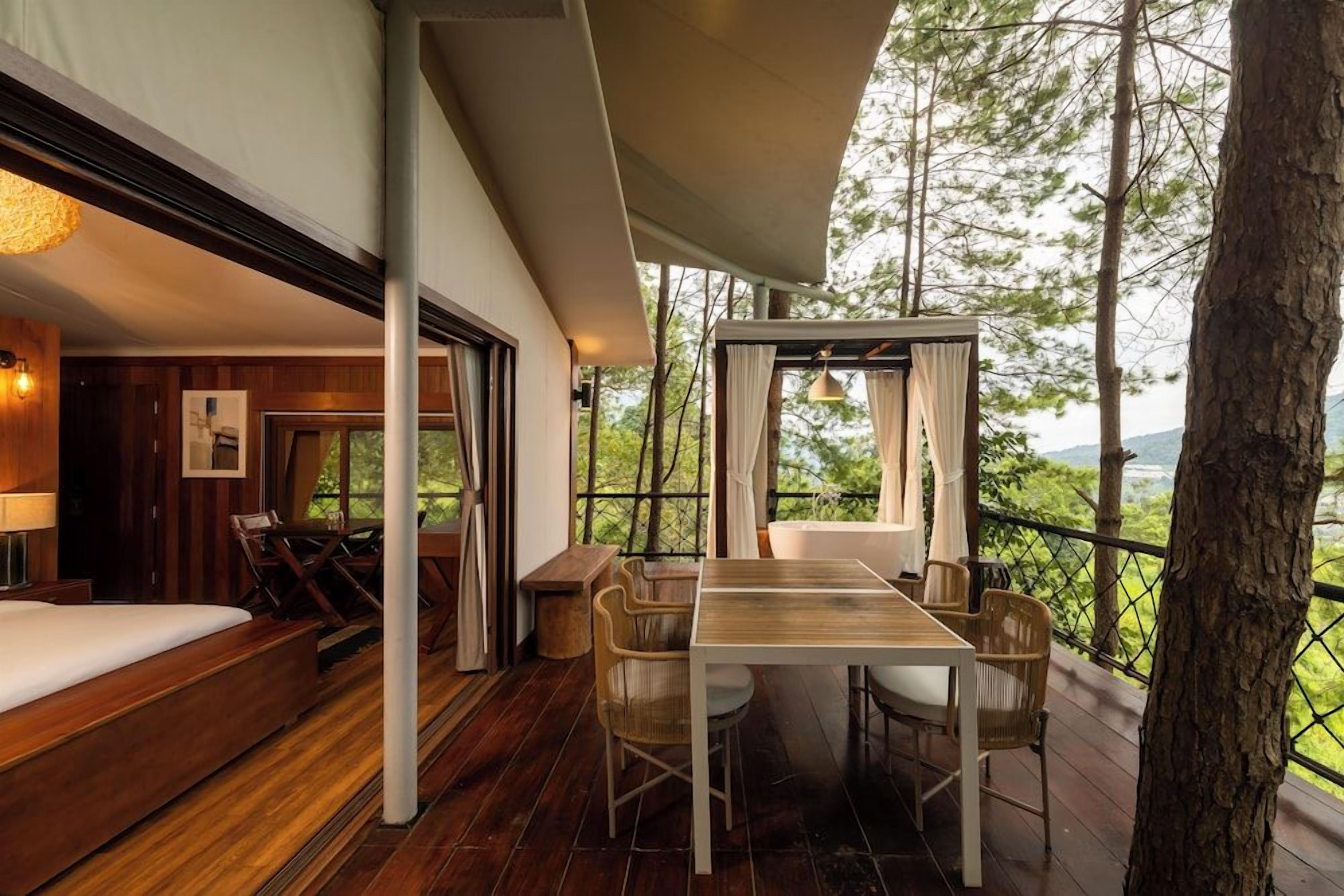 Tempat makan luar