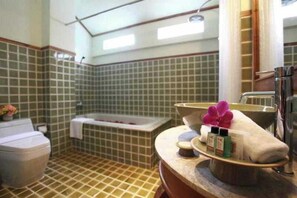 Bathroom - Rich Lanna House (Chiang Mai)