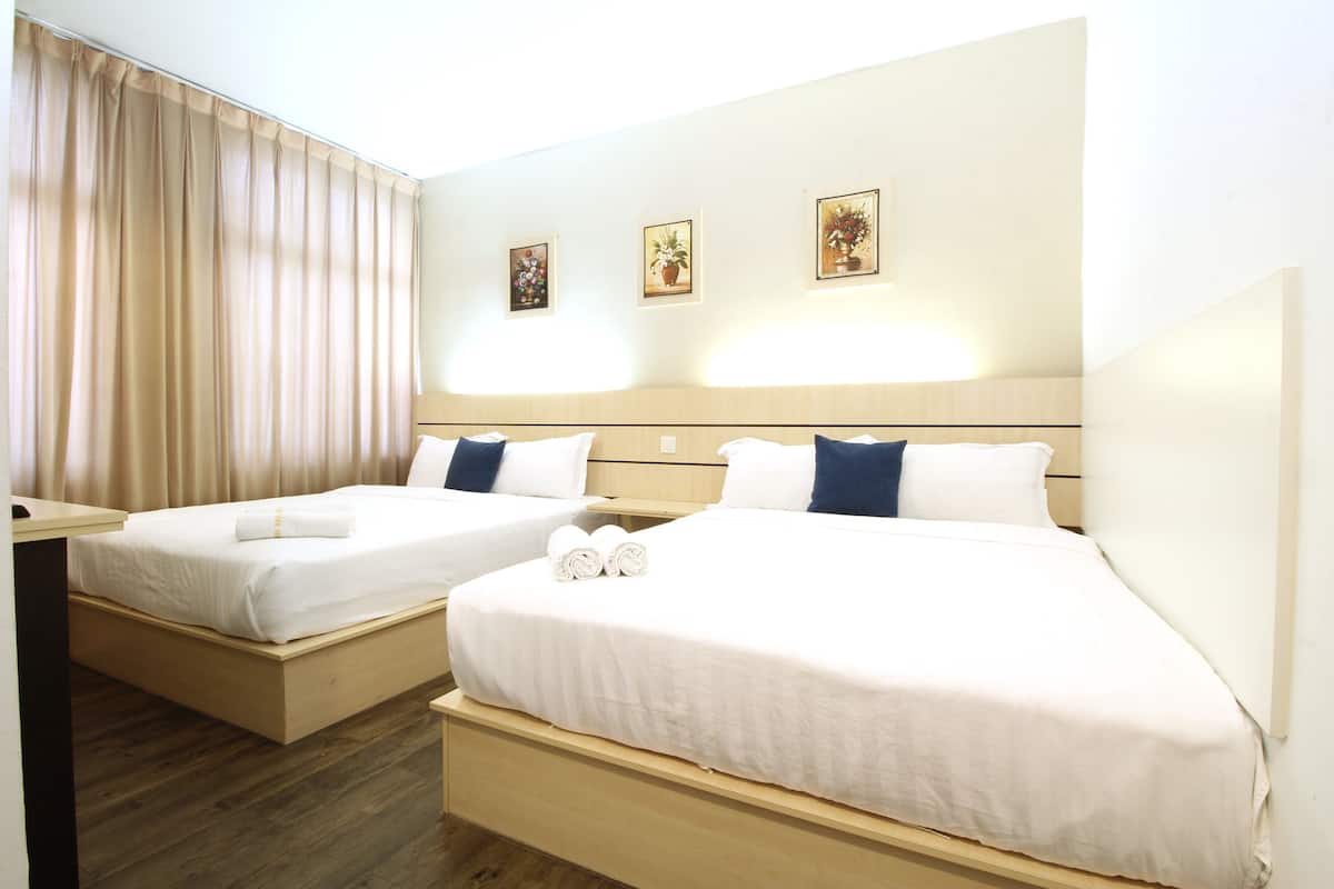 Family Deluxe | Desk, WiFi (free), bed sheets