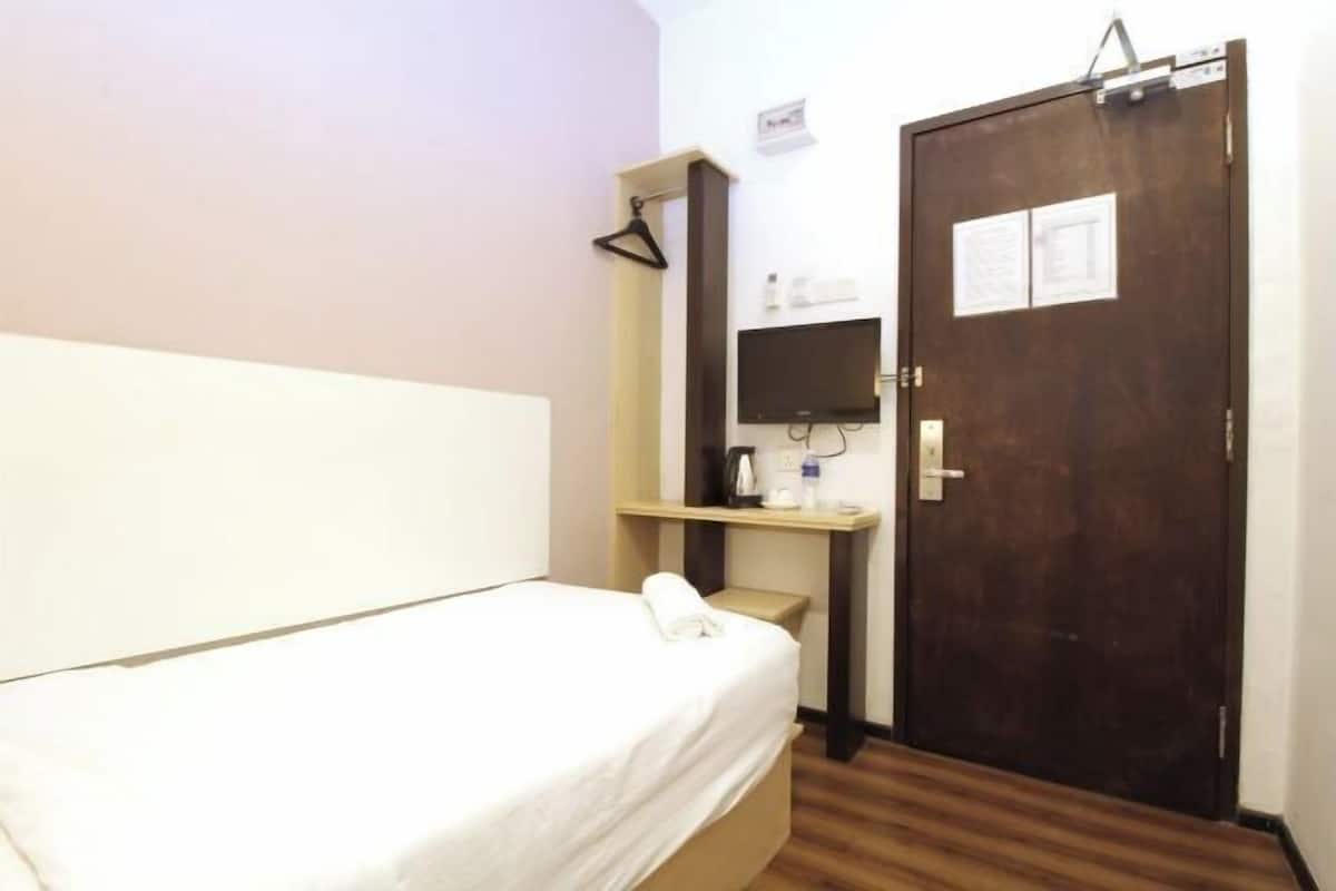 1 bedroom, desk, free WiFi, bed sheets
