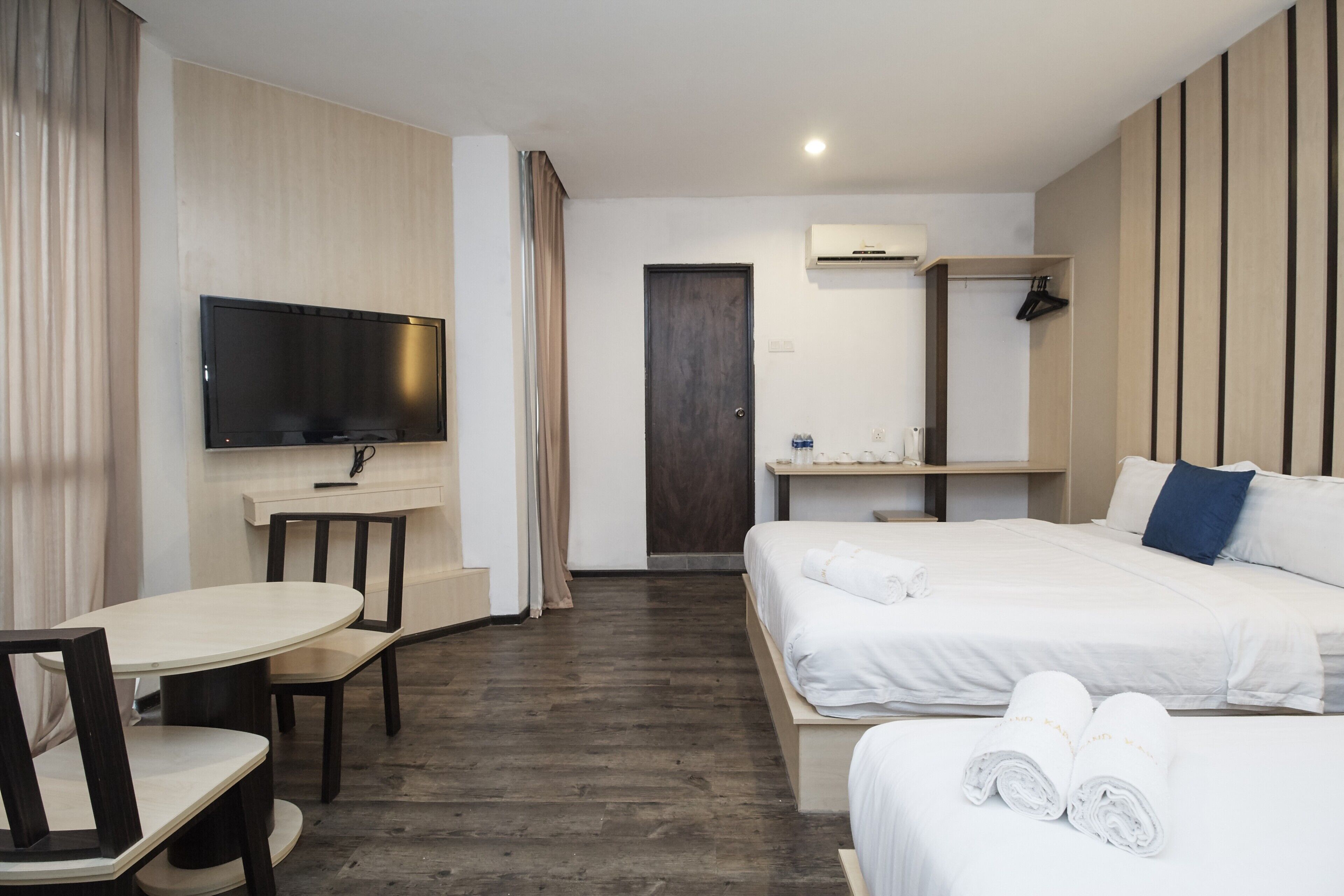 Family Premier | Desk, WiFi (free), bed sheets