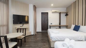 Family Premier | Desk, WiFi (free), bed sheets