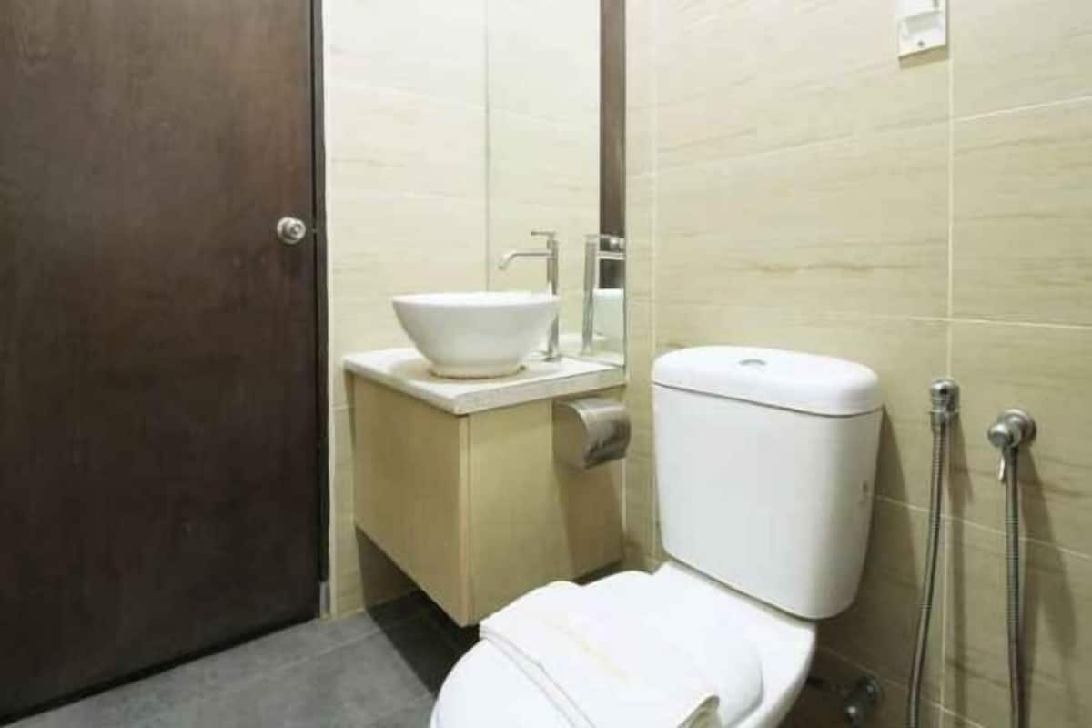 Baño | Regadera, regadera tipo lluvia, toallas, jabón