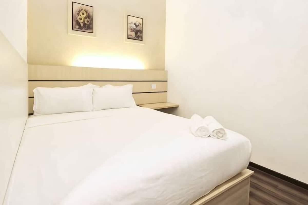 Escrivaninha, Wi-Fi de cortesia, roupa de cama