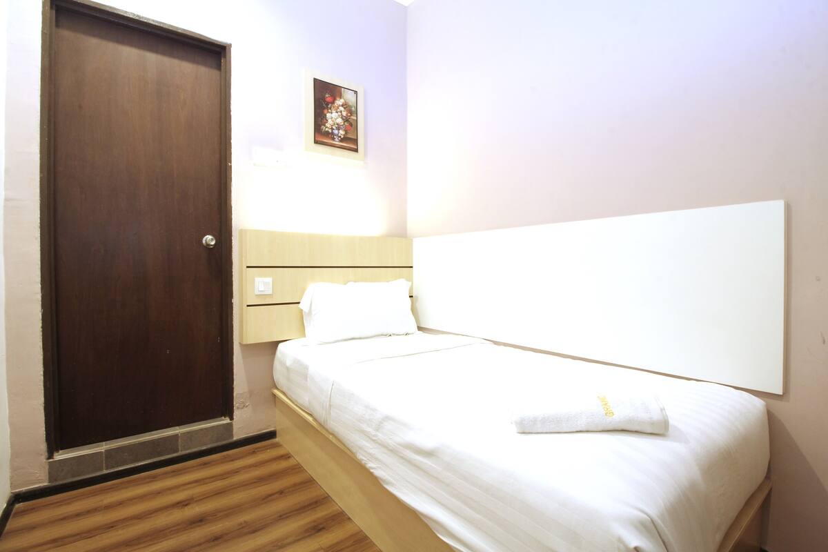Standard Single Room | Desk, WiFi (free), bed sheets