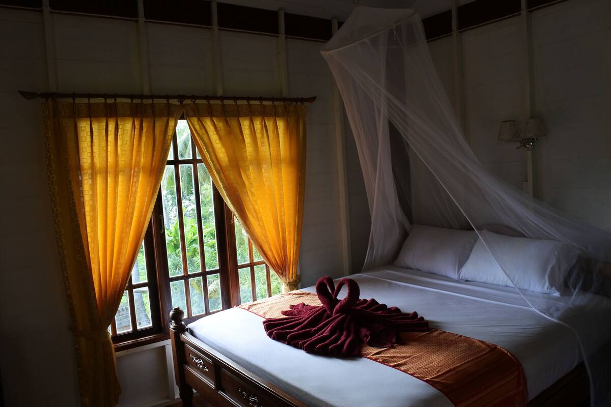Bungalow Garden View | Meja, kalis bunyi