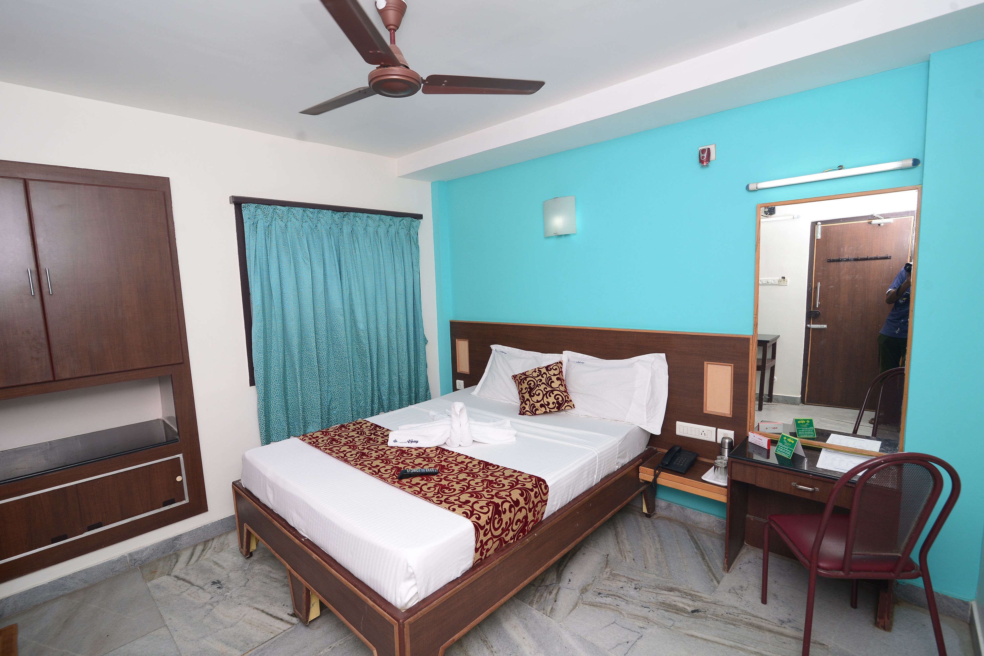 non ac room | 1 bedroom, premium bedding, desk, soundproofing