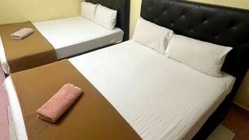 Quadruple Room | Iron/ironing board, free WiFi, bed sheets