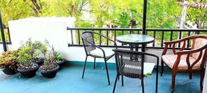 Outdoor dining - Sea Star House (Krabi)