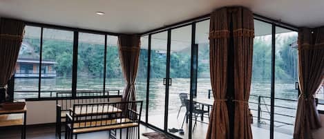 Floating Twin Room | Vistas al lago
