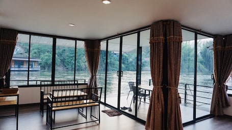 Floating Twin Room | Lake view