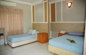 Chambre (Nyatoh 3, Nyatoh 4 & Nyatoh 5)