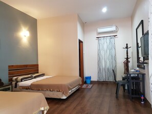 Superior Triple Room (Senduduk) - Pandan Laut Beach Resort (Setiu)