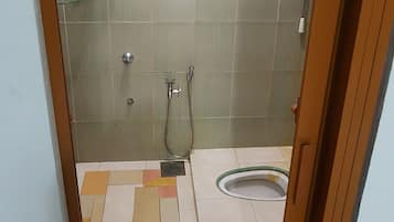 Standard Room (Kamunting Backpacker, No Water Heater) | Meja