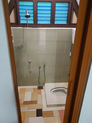 Standard Room (Kamunting Backpacker, No Water Heater) | Desk