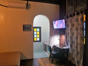 Deluxe Quard Room (Jambu Laut) | Desk - Pandan Laut Beach Resort (Setiu)