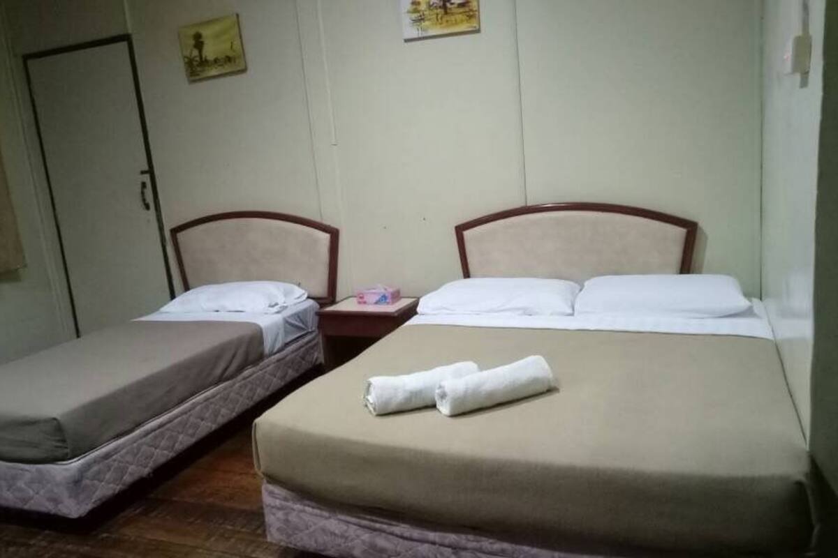 Deluxe Garden View | Desk, bed sheets