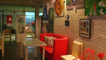 供应早餐和午餐,国际美食