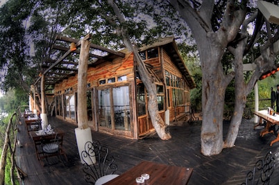 Pugdundee Safaris - Ken River Lodge