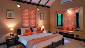 Luxury Room, 1 King Bed, Non Smoking | Desk, rollaway beds, bed sheets