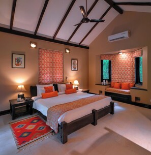 Luxury Room, 1 King Bed, Non Smoking | Desk, rollaway beds, bed sheets