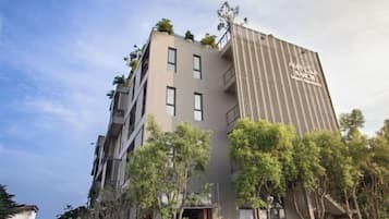 المنشأة من الخارج