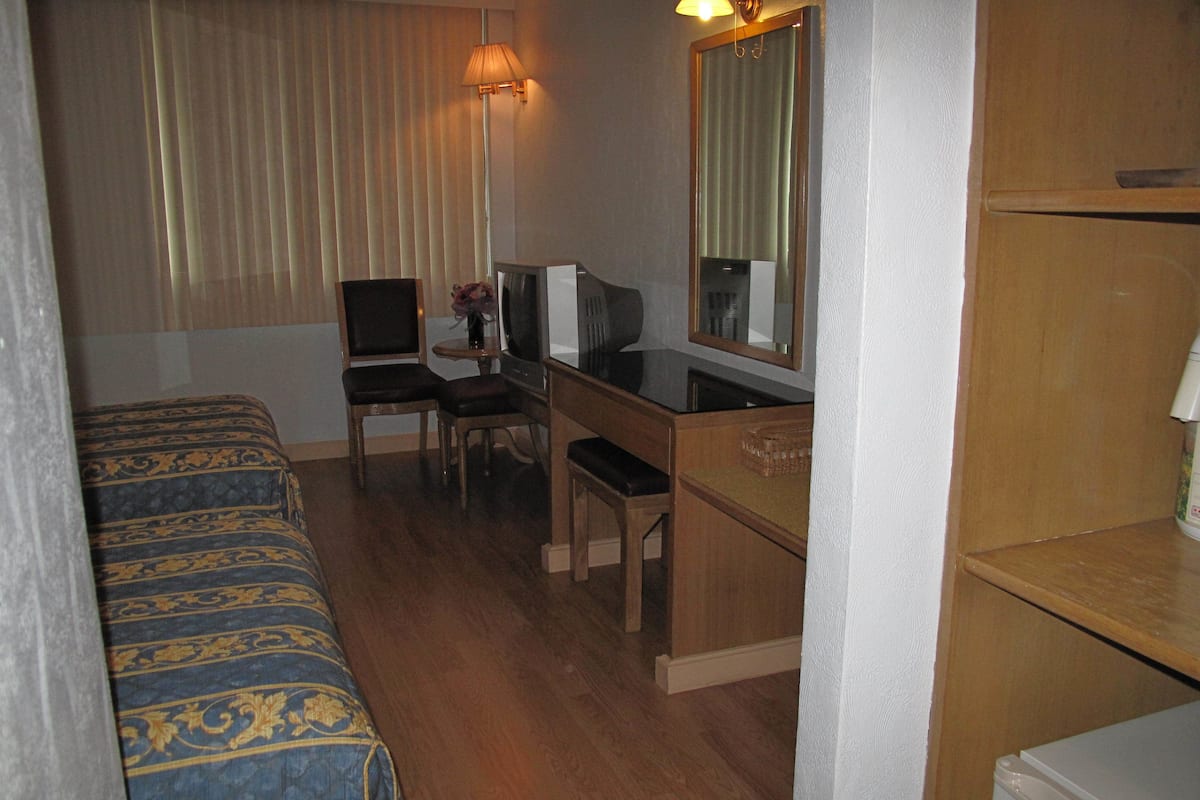 Minibar, free WiFi