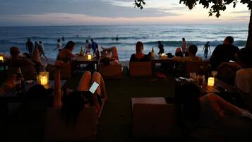 Breakfast, lunch, dinner served; Thai cuisine