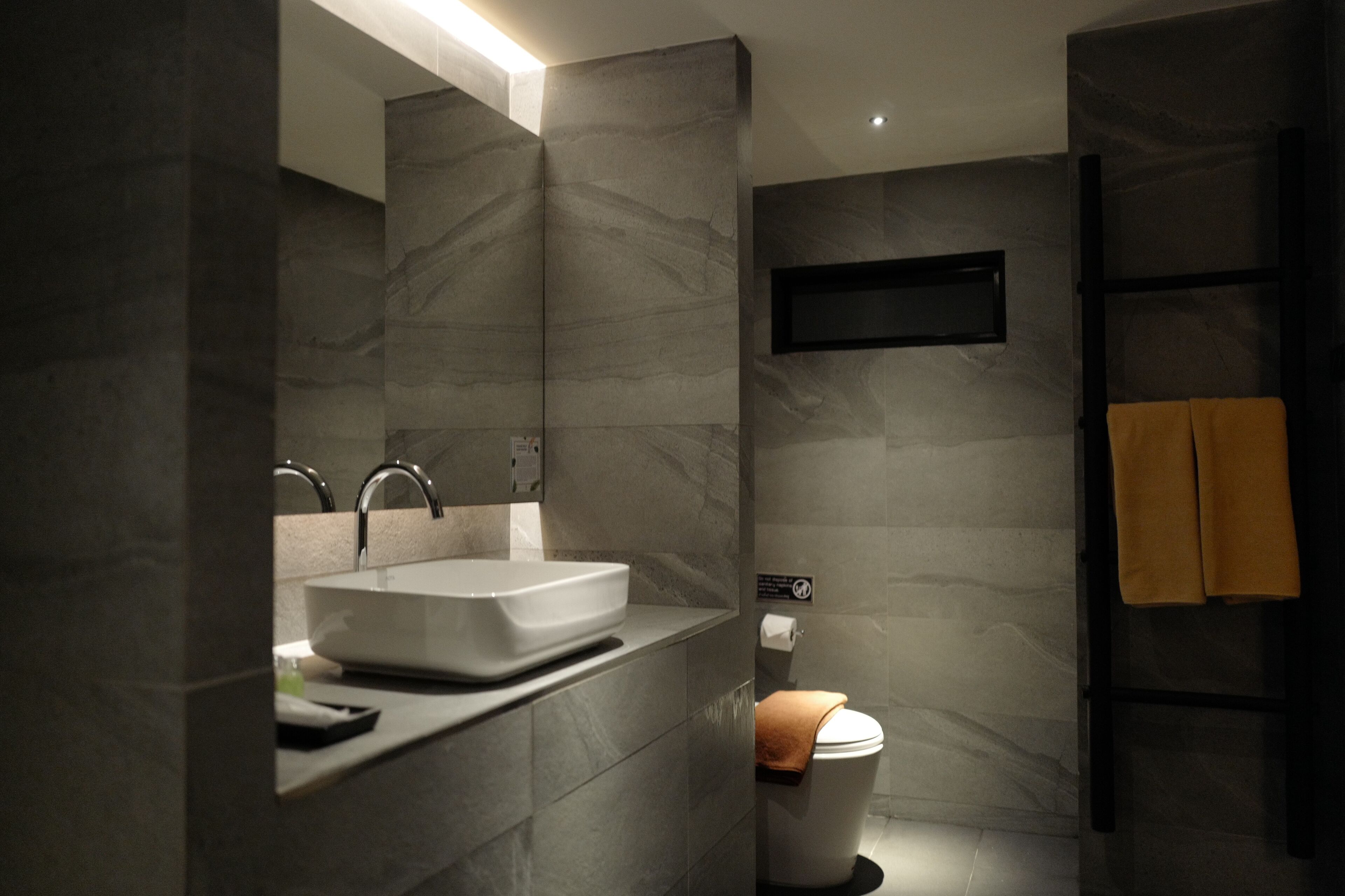 air sea view bungalow double room | bathroom | towels