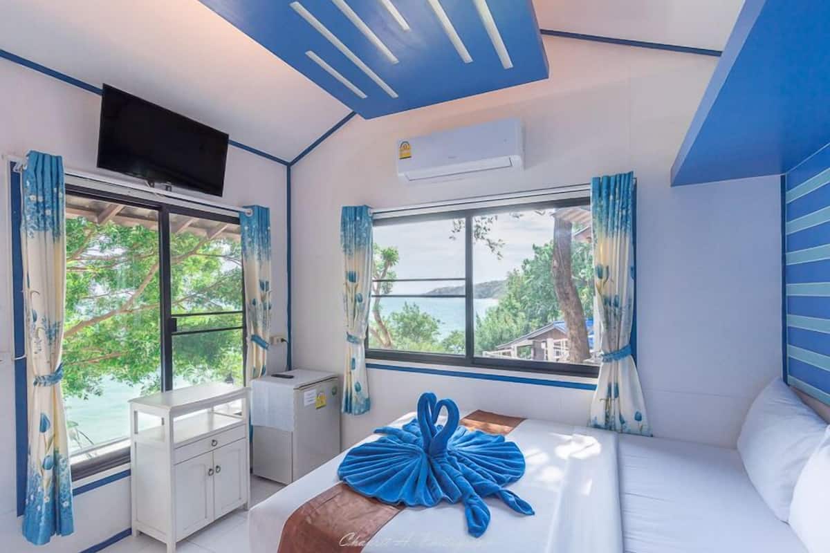 Superior Room, Sea View | Living area