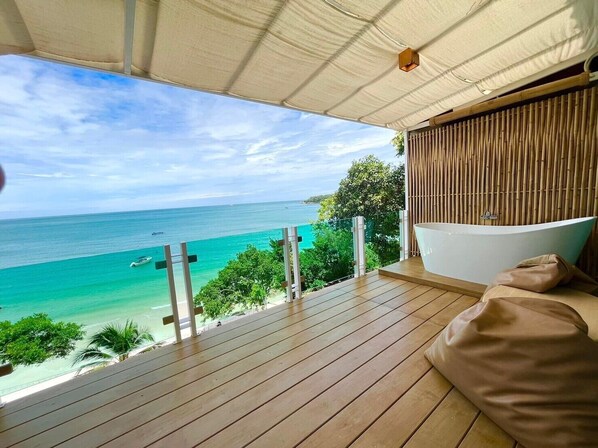 Chambre Panoramique, 1 très grand lit, vue océan | Bureau, rideaux occultants, draps fournis