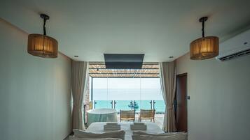 Habitación panorámica, 1 cama King size, vista al océano | Escritorio, cortinas blackout y ropa de cama