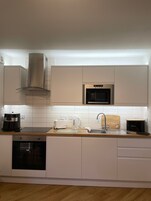 套房, 2 间卧室 | 私人厨房 | 茶具/咖啡用具、电热水壶、清洁用品