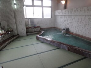 Indoor spa tub