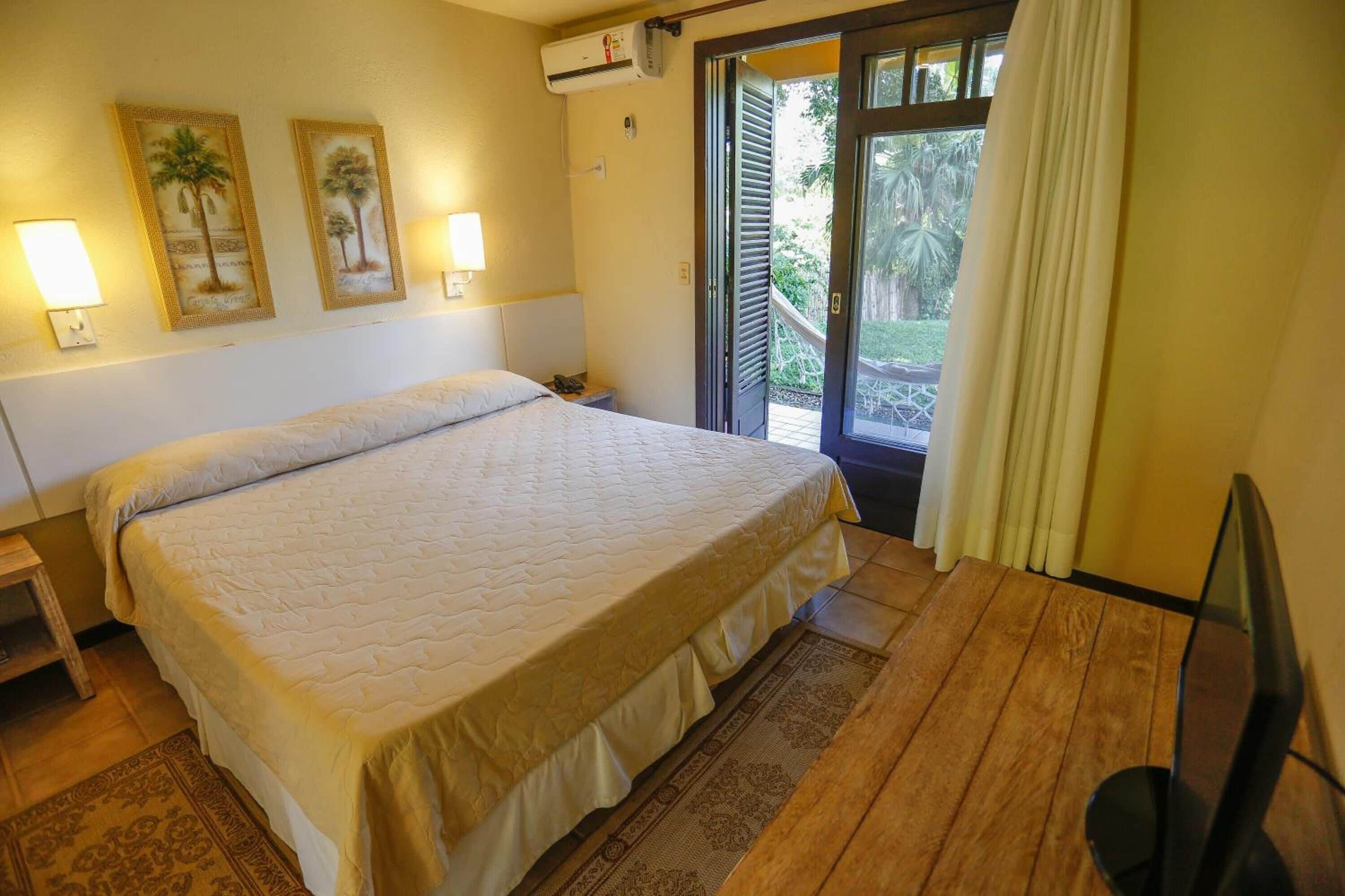 Minibar, caja de seguridad en la habitación y cortinas blackout 