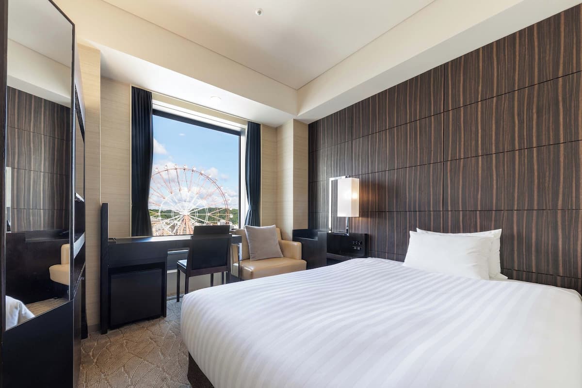 Premium bedding, in-room safe, desk, iron/ironing board (on request)